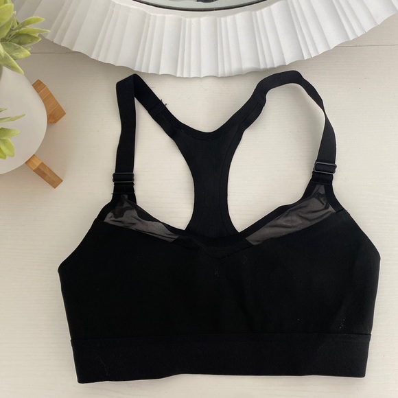 VS Sports Bra - Picture 2 of 3
